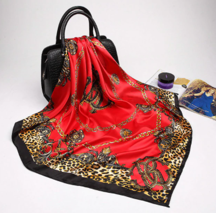 Luxusná jemná štvorcová šatka 90 cm - červená s leopardím vzorom